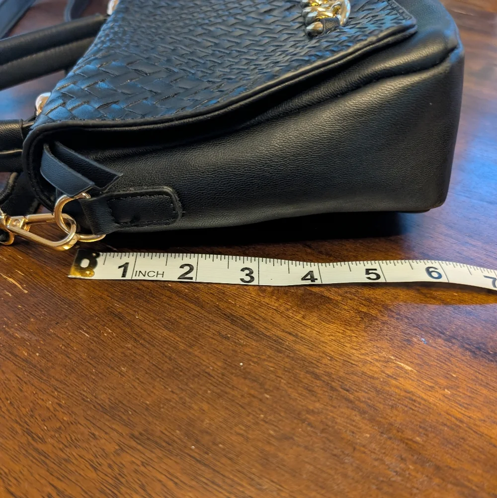 Darcy Marks London Woven Cross Body Bag With Top Handle & Gold Accent Chain